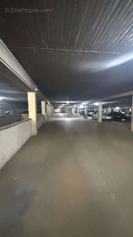Parking à PARIS-20E