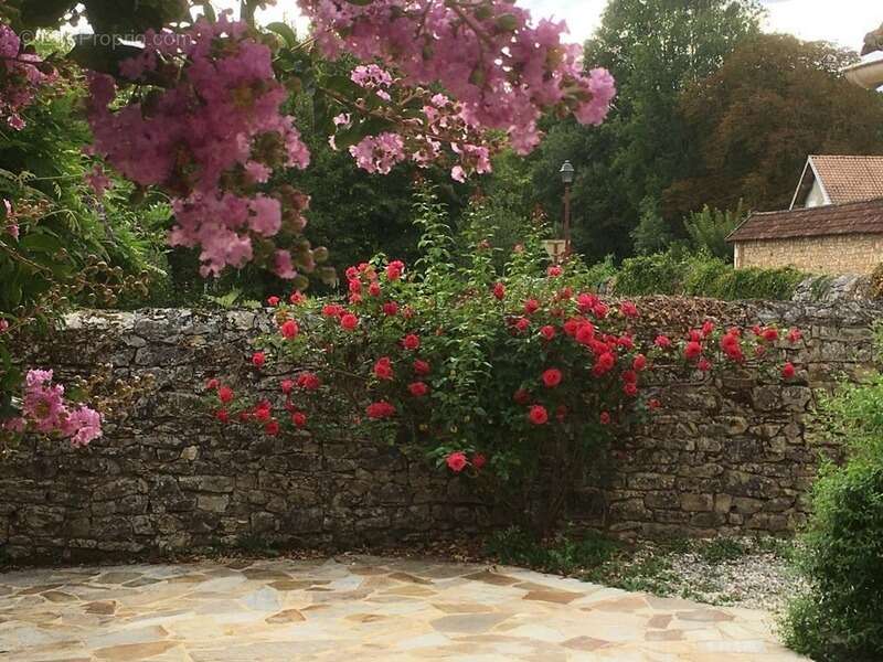 Maison à SAINT-FRONT-LA-RIVIERE