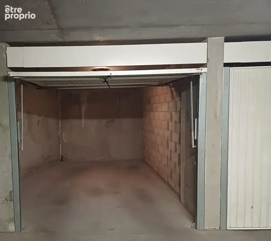 Grand garage en box en sous-sol _ Proche Monplaisir Lyon 8e - photo 2