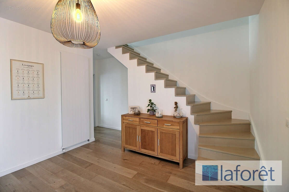 Maison à SAINTE-GENEVIEVE-DES-BOIS