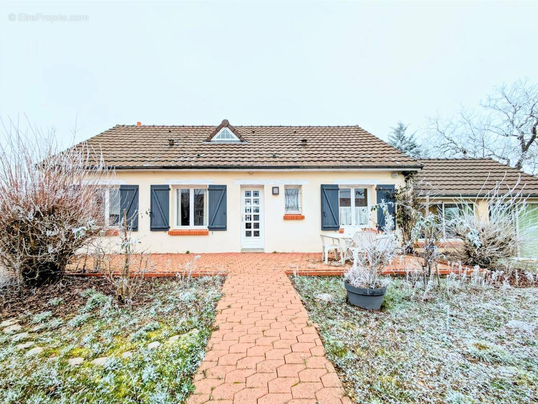Maison à LES BORDES