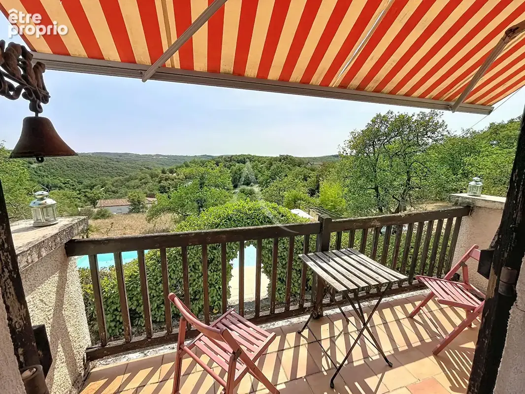 Maison familiale de 3 chambres avec piscine, jolie vue dégagée et 5 766m² de terrain. - photo 3