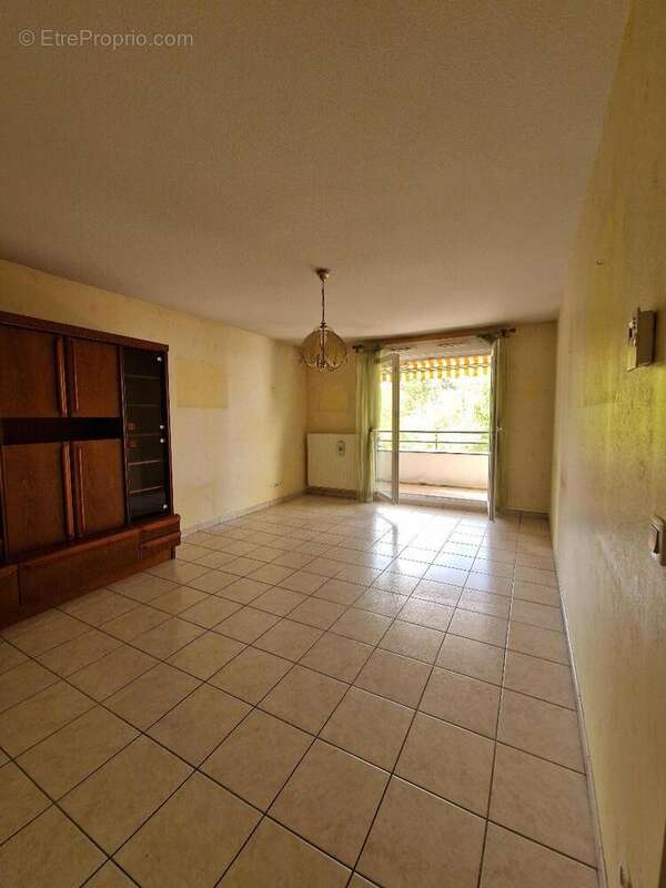   - Appartement à SAINT-PRIEST