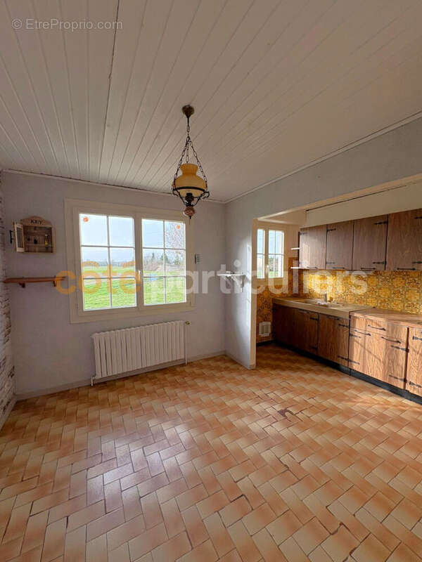 Maison à ABERGEMENT-LA-RONCE
