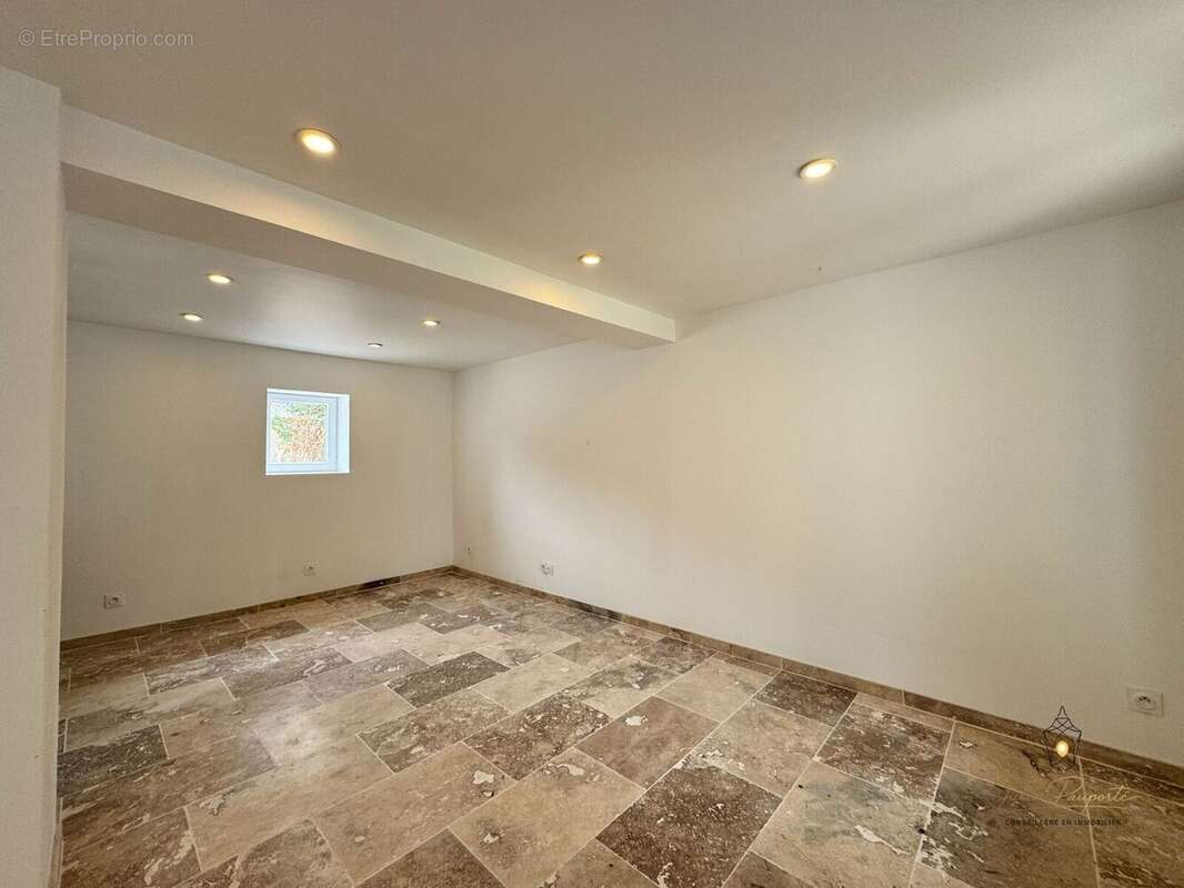 Maison 131 m² à Chateau-Renard  - photo 33