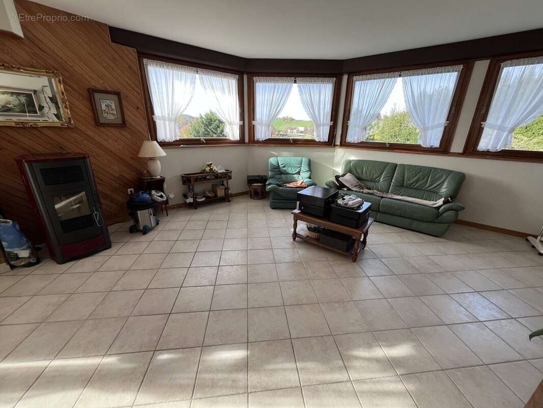 Salon - Maison à YDES