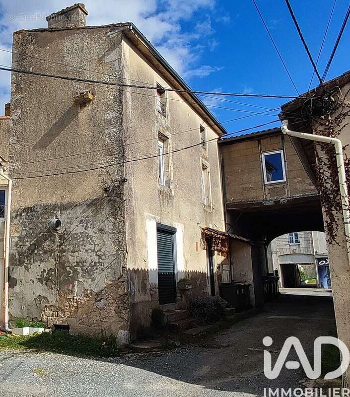 Appartement 150 m² à La Creche  - photo 2