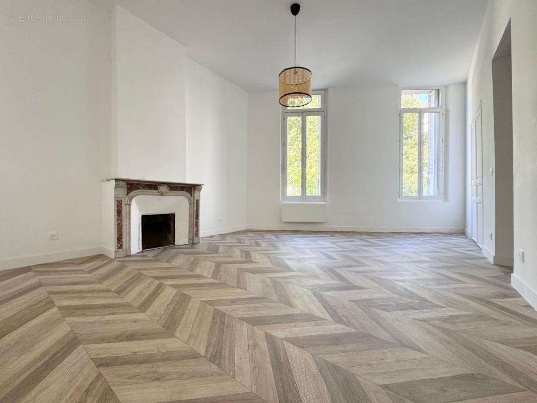 Appartement à MARSEILLE-1E