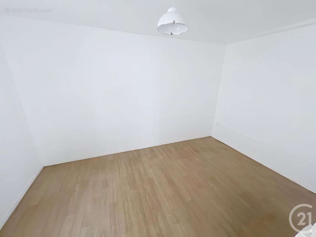 Maison à COULANGES-LA-VINEUSE