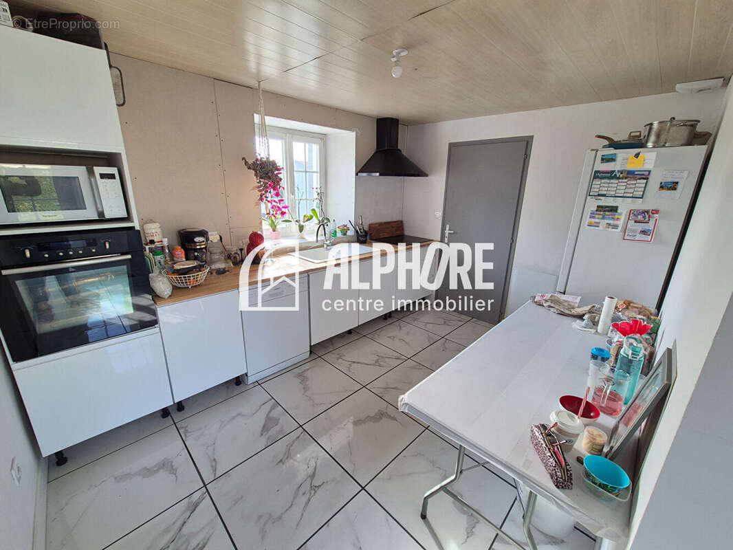 118m² habitable, 3 chambres, proximité commerces. - photo 4
