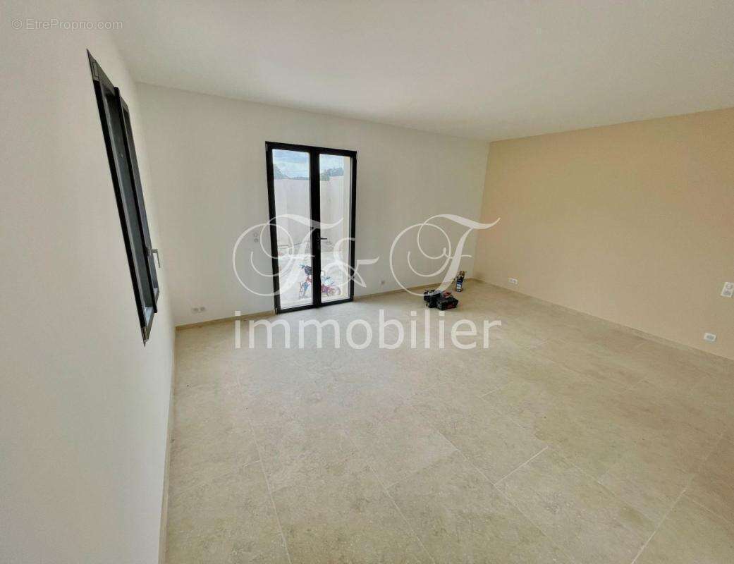 Maison à SAINT-SATURNIN-LES-APT