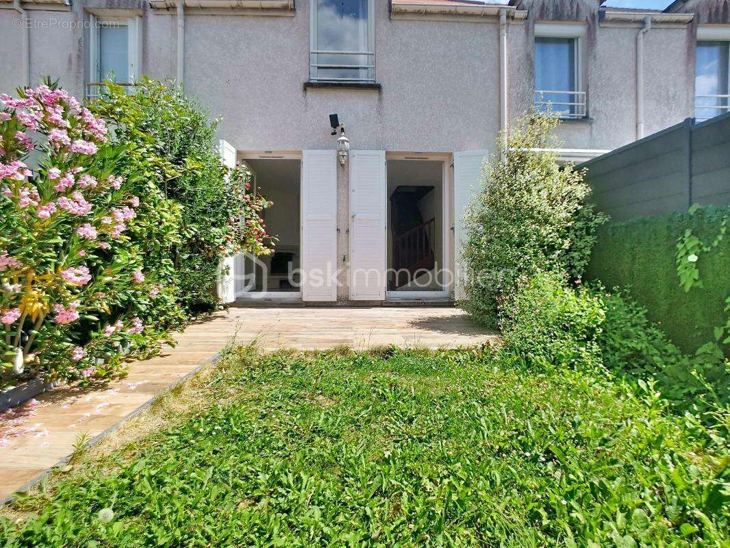 Maison de ville I 85m² I Serris bourg I Top emplacement - photo 11