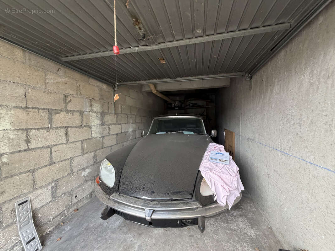 Parking à RUEIL-MALMAISON