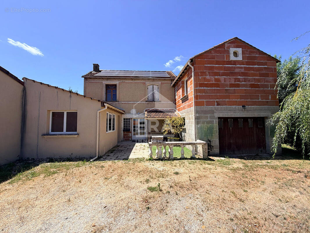 Maison à FLEAC