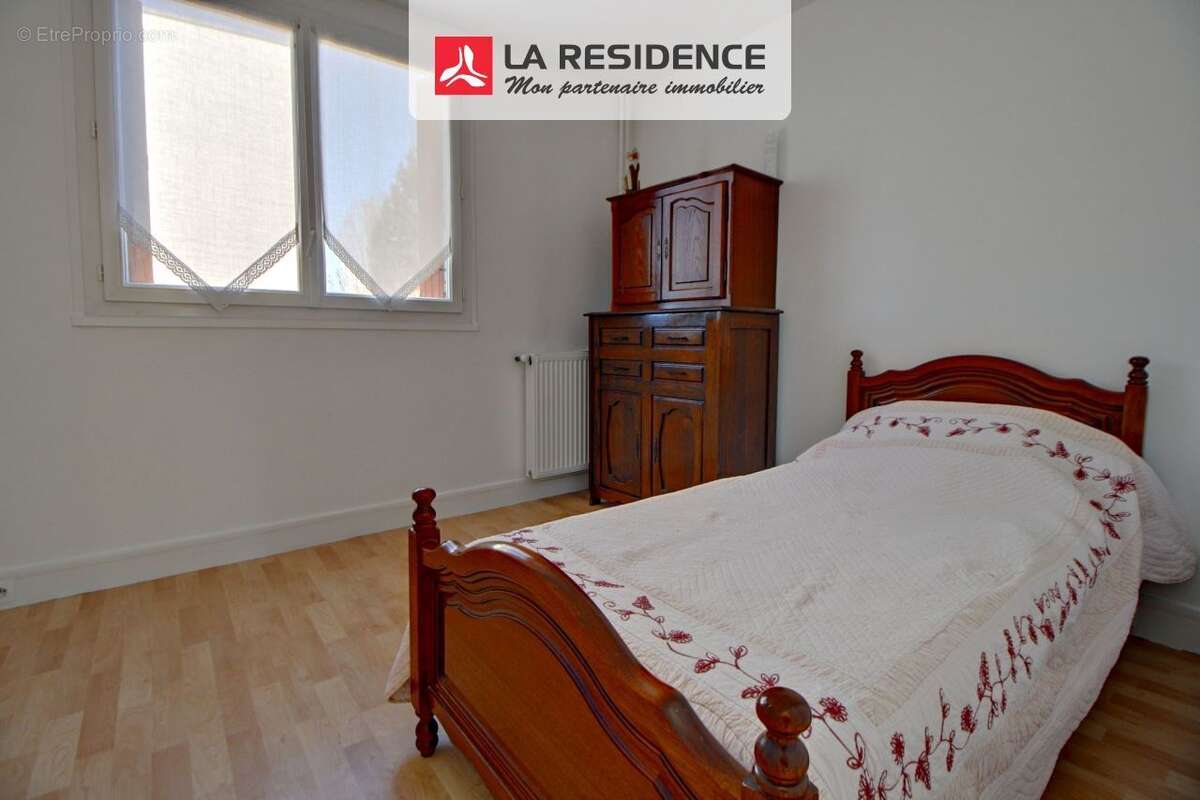 Appartement à LES CLAYES-SOUS-BOIS