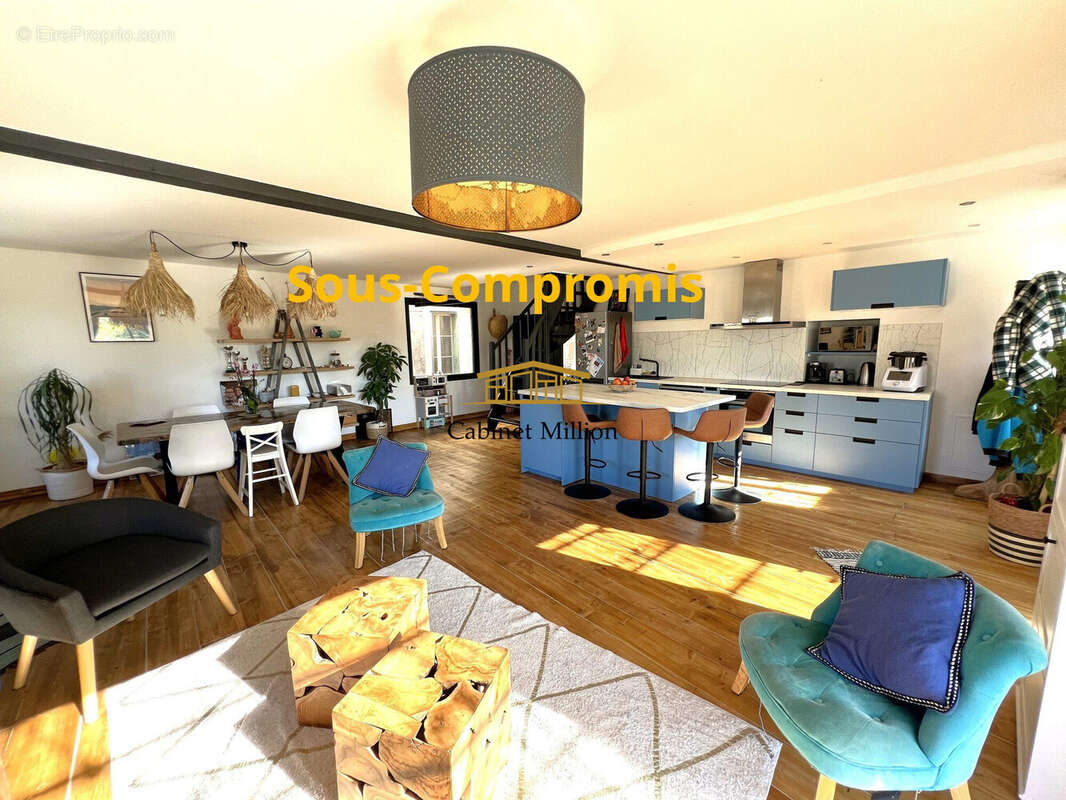 Maison à VIC-LA-GARDIOLE