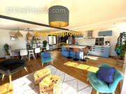 Maison à VIC-LA-GARDIOLE