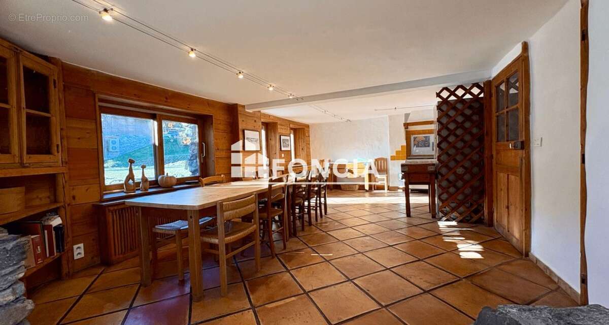 Maison à LES ALLUES