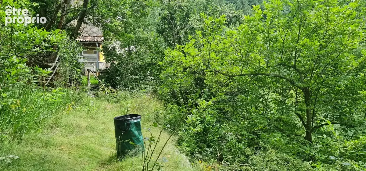 Maison et jardin en bordure de rivière - à rafraîchir - bon toit - photo 28
