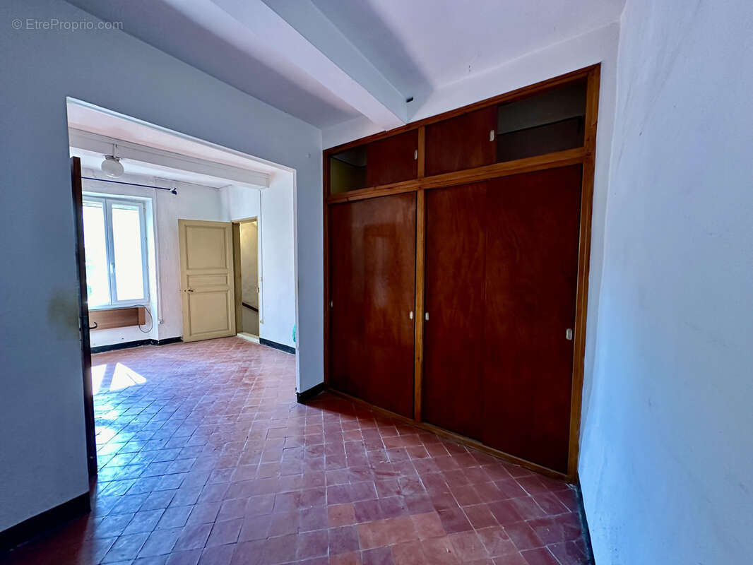 Mouriès (13) : Maison de village spacieuse sur 3 niveaux - photo 17