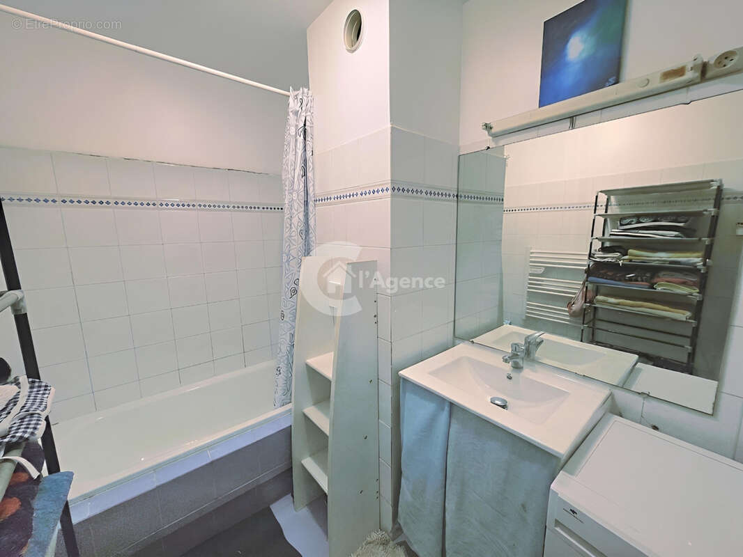 3 pièces 63 m2 Traversant   Idéal Investisseur   Vendu Loué + Garage double - Le Cannet Rocheville - photo 6