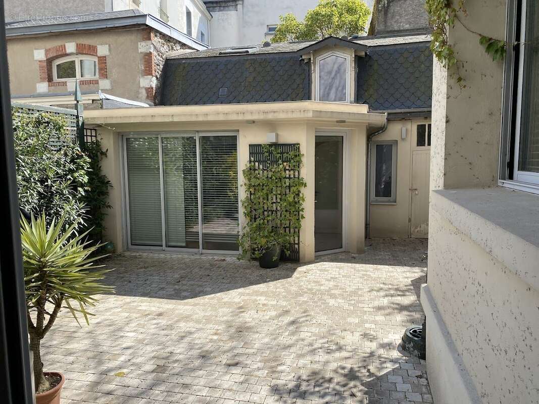 Maison 264 m² à Tours  - photo 2