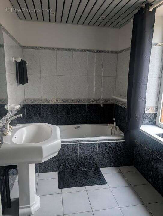 Maison à CHATENAY-SUR-SEINE