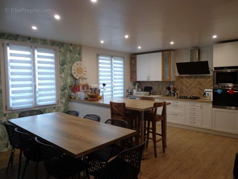 Maison à LE PLESSIS-BELLEVILLE