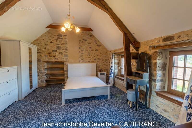 Maison à SAINT-GEORGES-BUTTAVENT