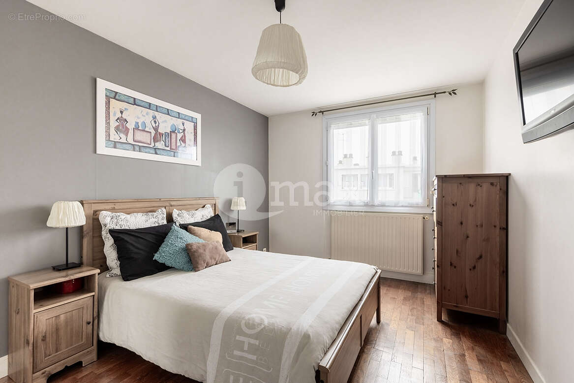 Appartement à COURBEVOIE