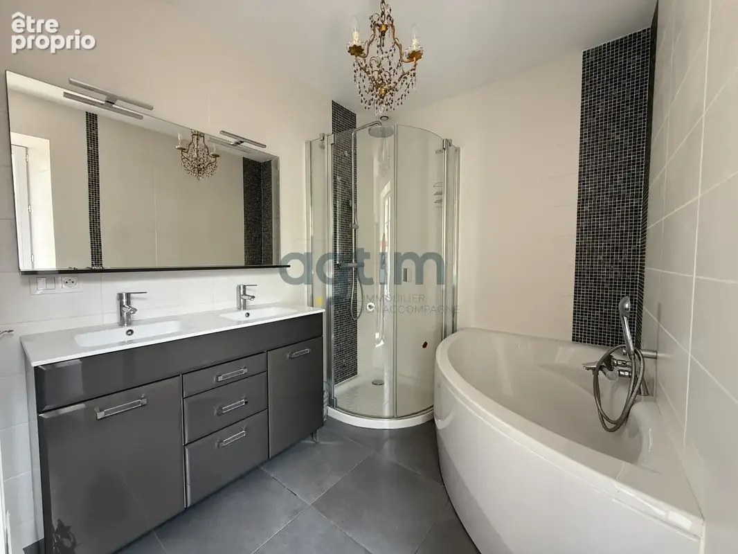 Maison de bourg, 5 chambres, garage, jardin, grande cour, terrain 315m2 - photo 12