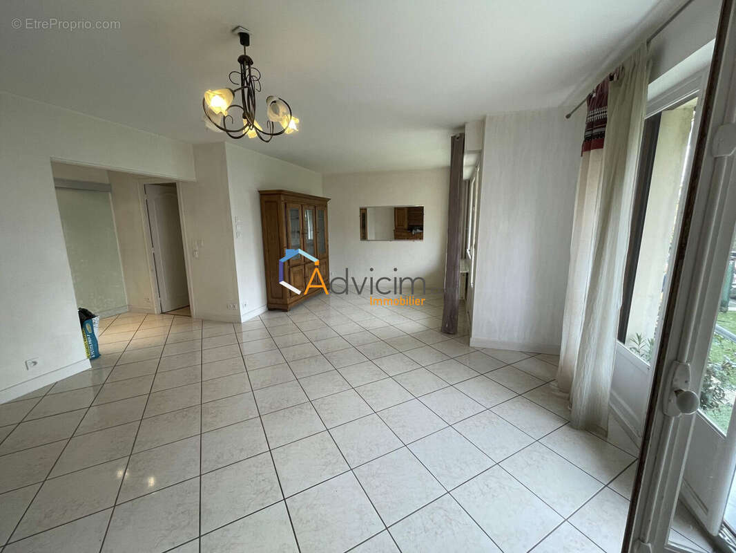 Appartement à LA CHAPELLE-SAINT-MESMIN