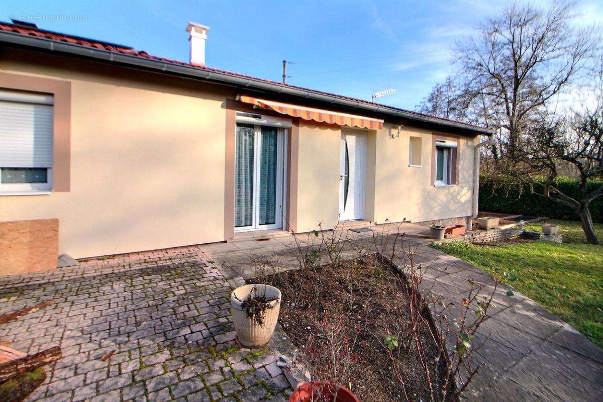 Maison à OUCHES