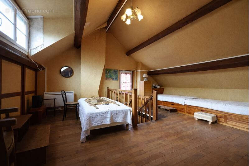 Maison à CHATEL-DE-NEUVRE