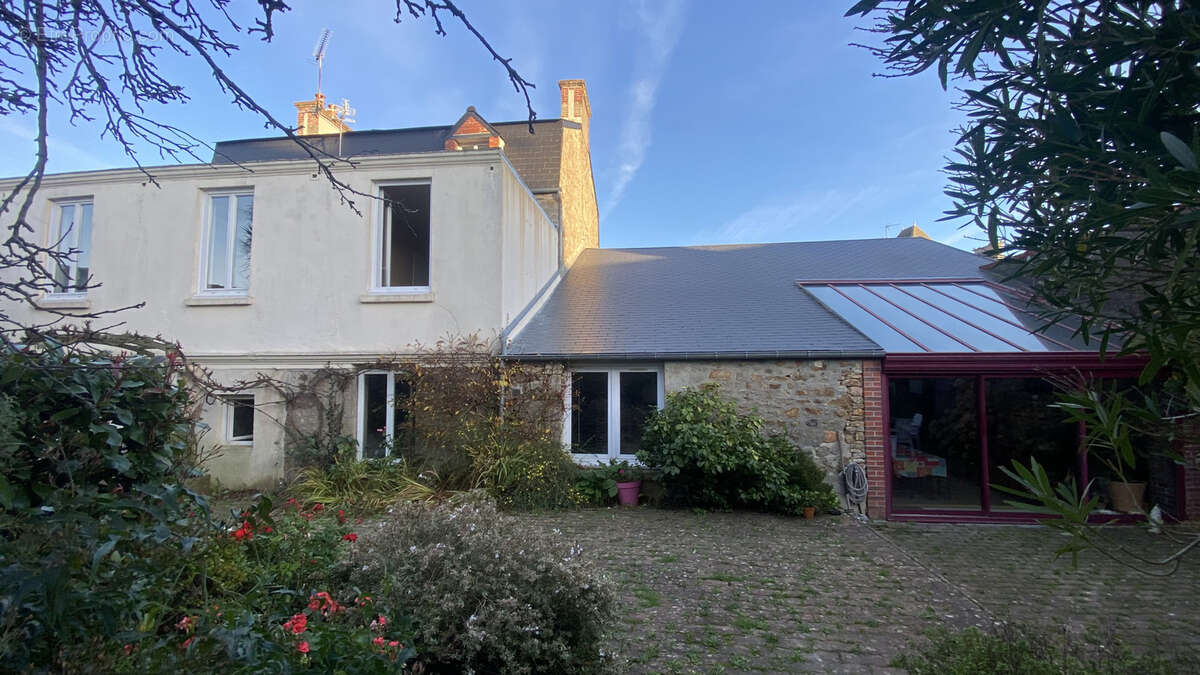 Maison à SAINT-PIERRE-EGLISE