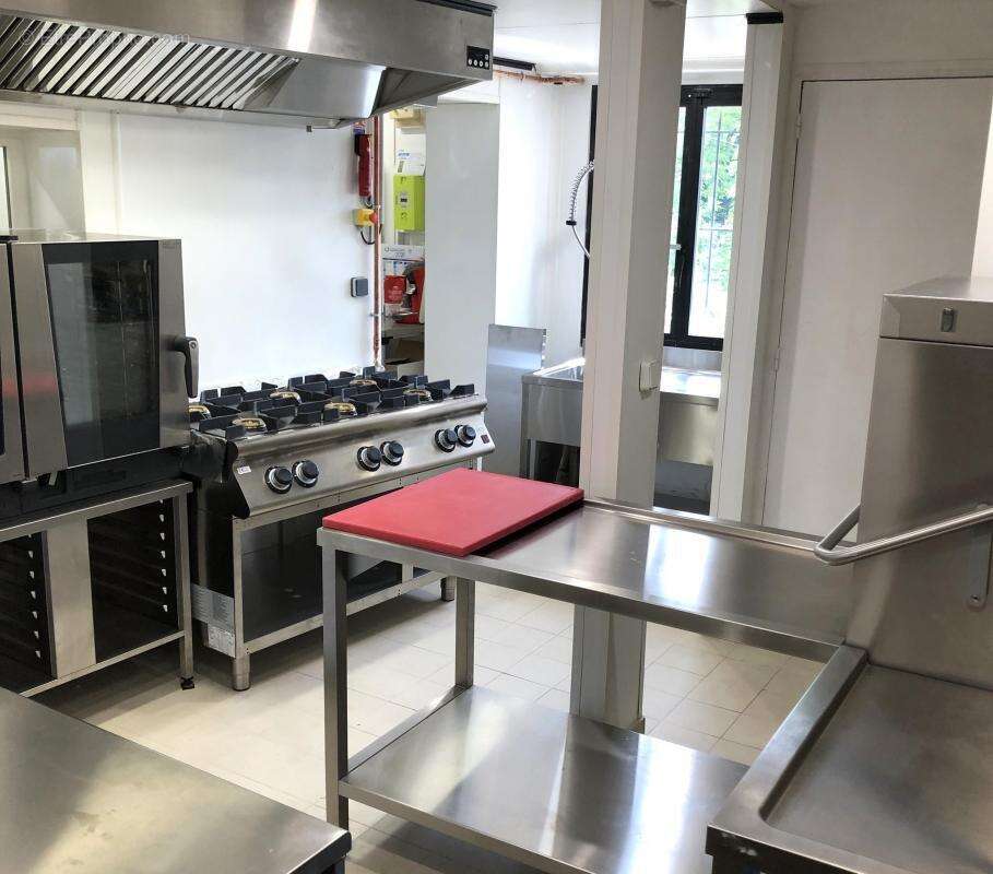 Commerce à CHATEAUNEUF-GRASSE