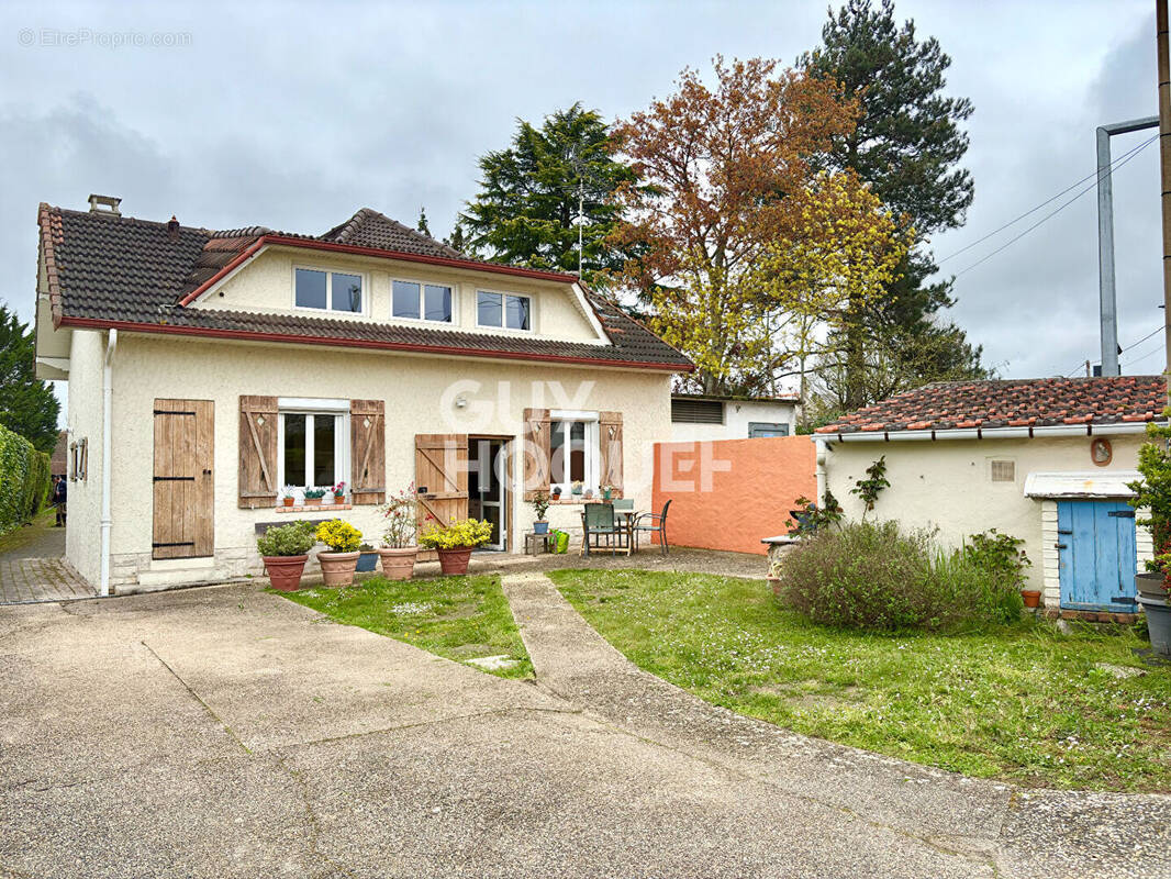 Maison à SAINTRY-SUR-SEINE