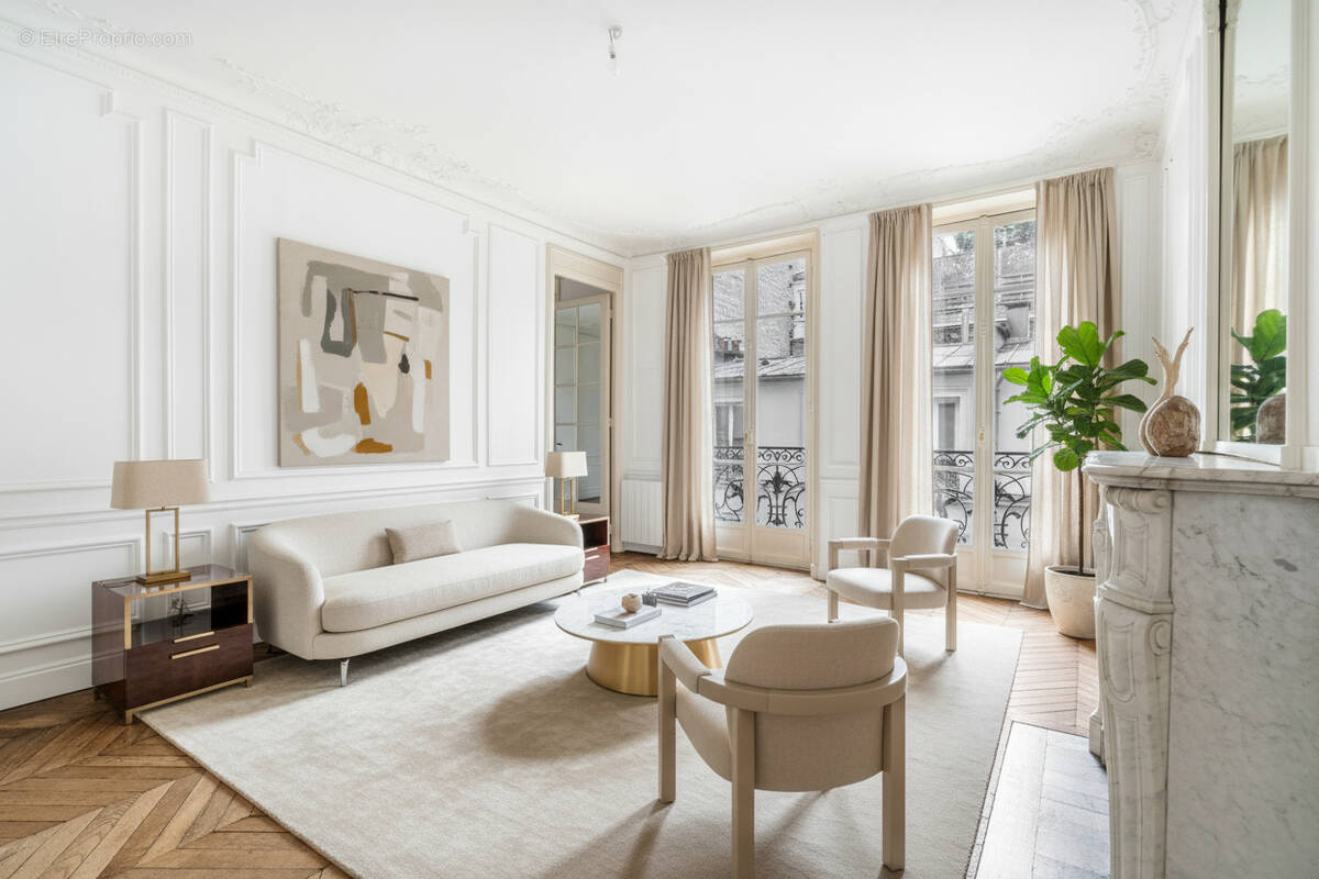 Appartement à PARIS-17E