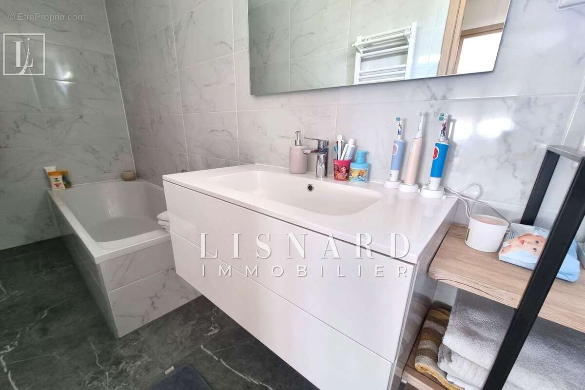 Appartement à VALLAURIS