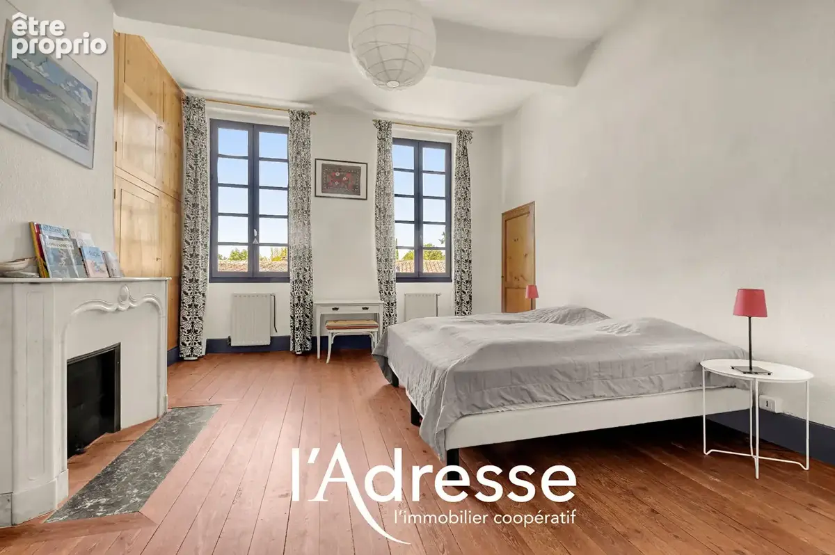 Exclusivité l'Adresse - Le BURGAUD - Maison de maître d'environ 290 m² avec parc arboré de 2 492 m², pigeonnier et dépendances - photo 8