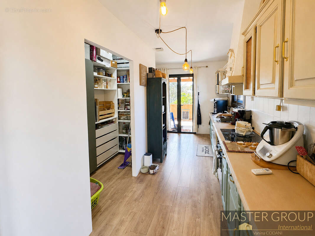 AJACCIO   Superbe villa de près de 200 m2 avec piscine, 6 chambres, deux appartements indépendants, garage et - photo 12