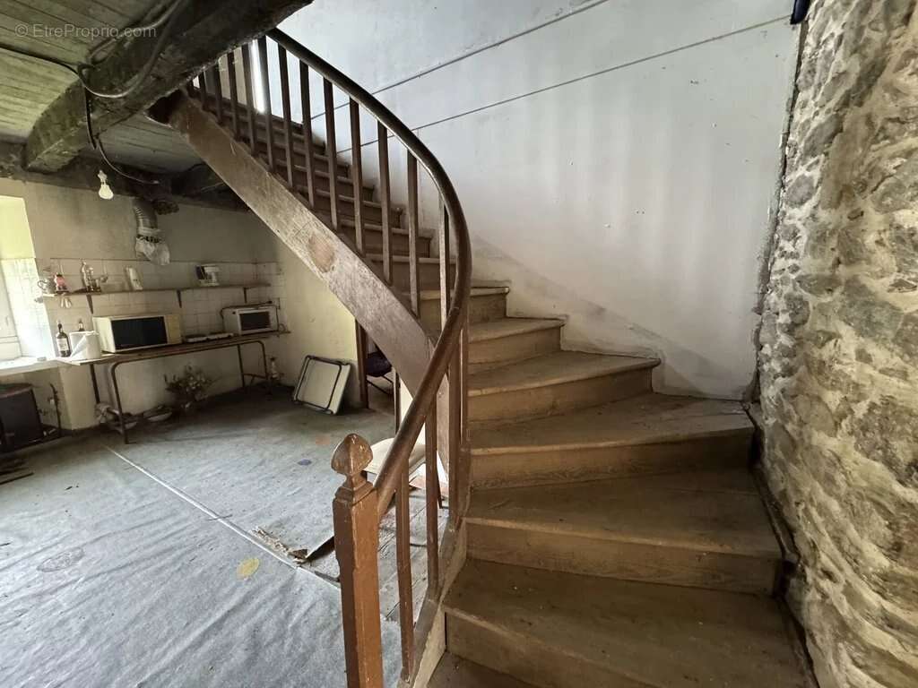 Maison à LA SALVETAT-PEYRALES