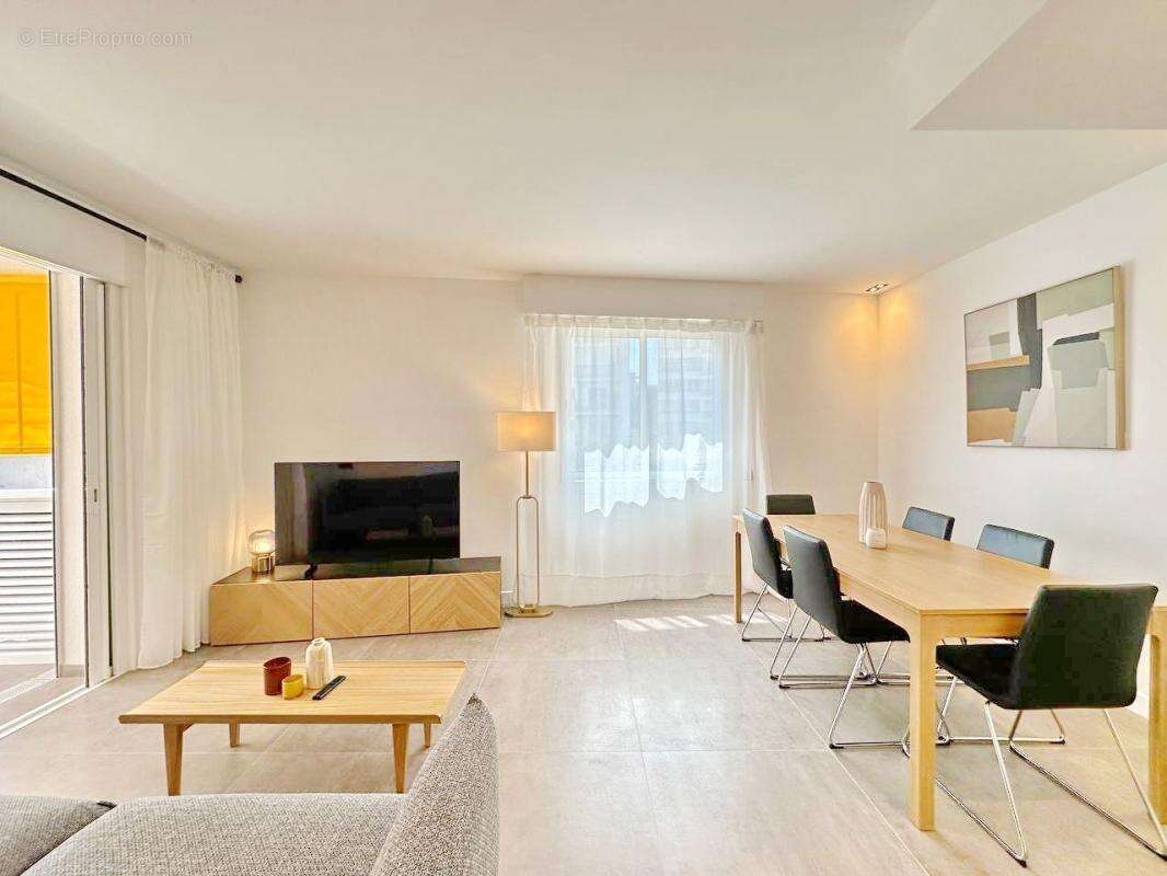 Appartement 3P rénové, 66 m², terrasse Sud-Est à 200 m des plages – Cannes Basse Californie  - photo 2