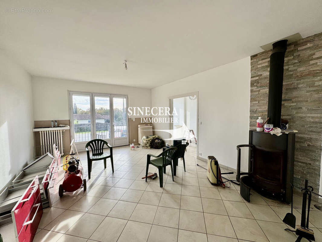 Maison à CHAMPCEVINEL