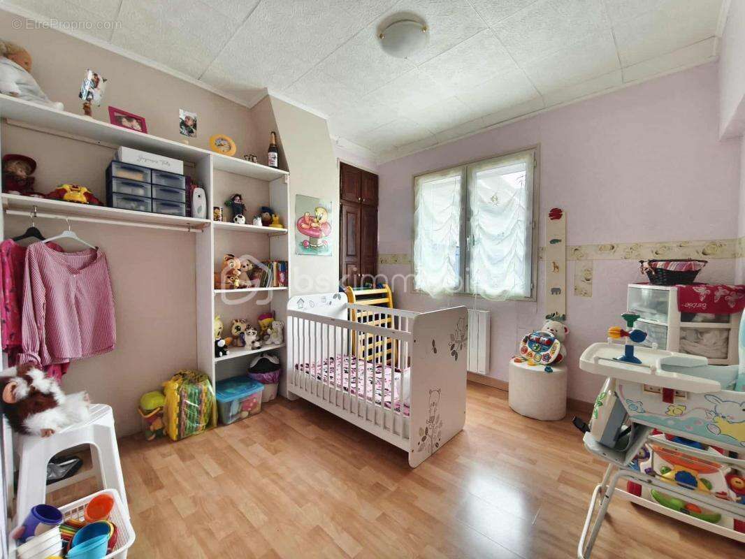 Maison de 150 m², 3 chambres et 1 bureau - photo 17