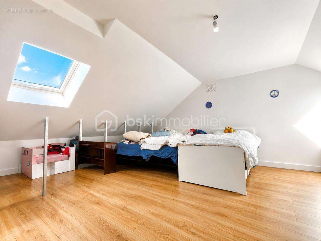 Maison familiale 5 pièces - 85 m ² habitables - Terrain de 216 m² - Combles aménagés de 27 m² - Jardin sans vis-à-vis - photo 16