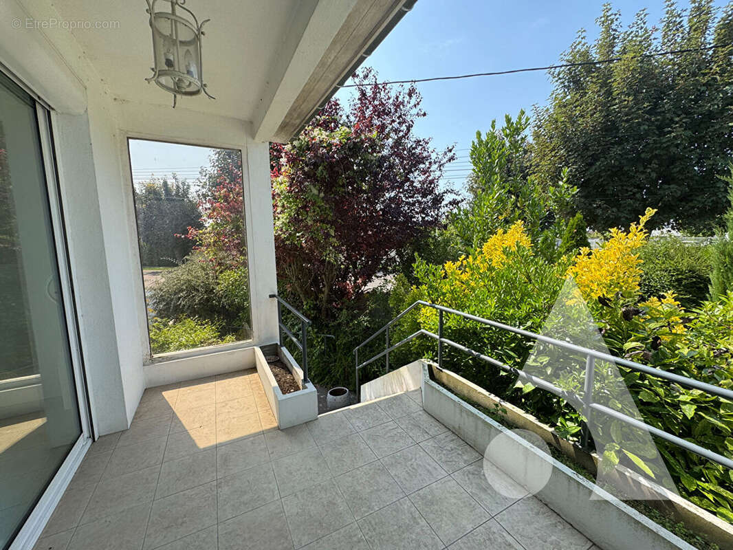 Maison à PONT-SAINTE-MARIE