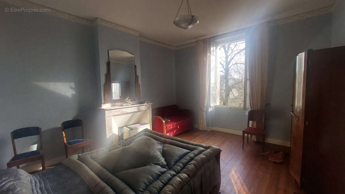 Maison à CAHUZAC-SUR-VERE