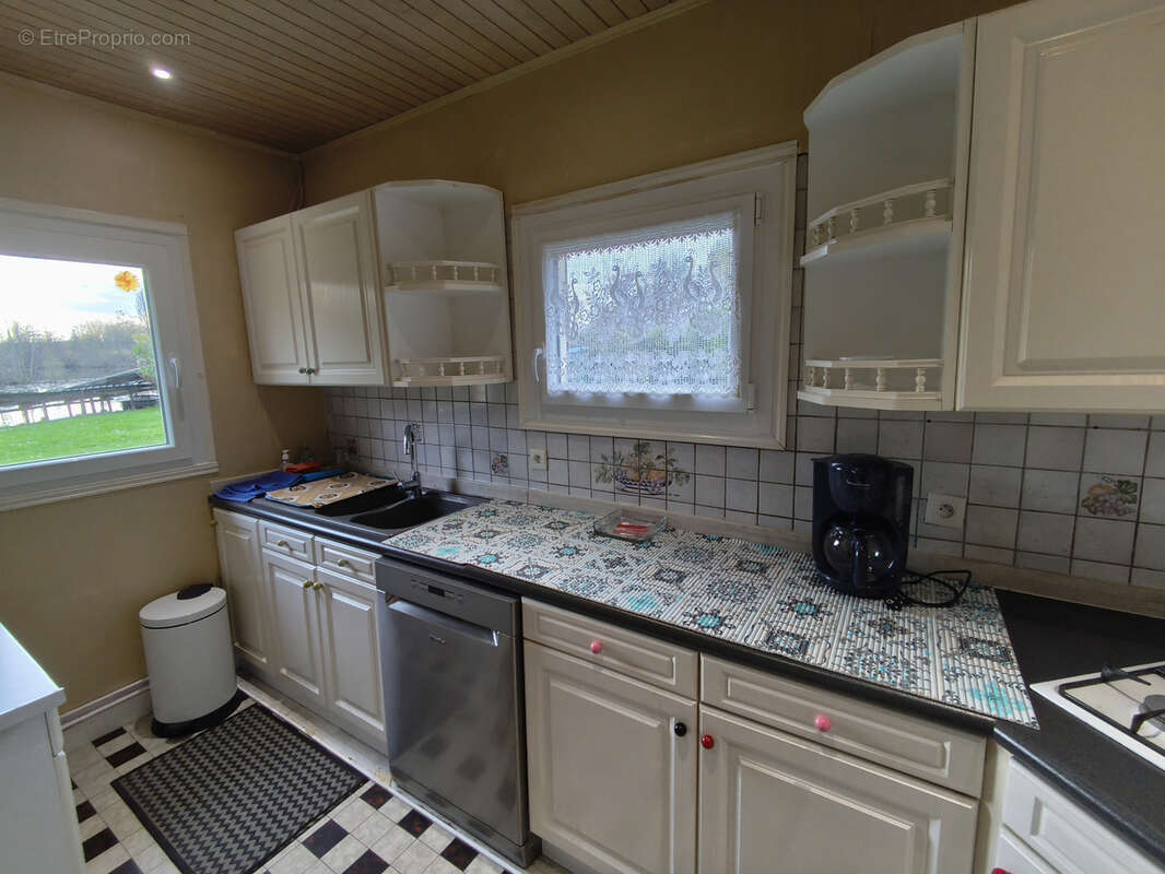 Maison à LA NEUVILLE-LES-BRAY