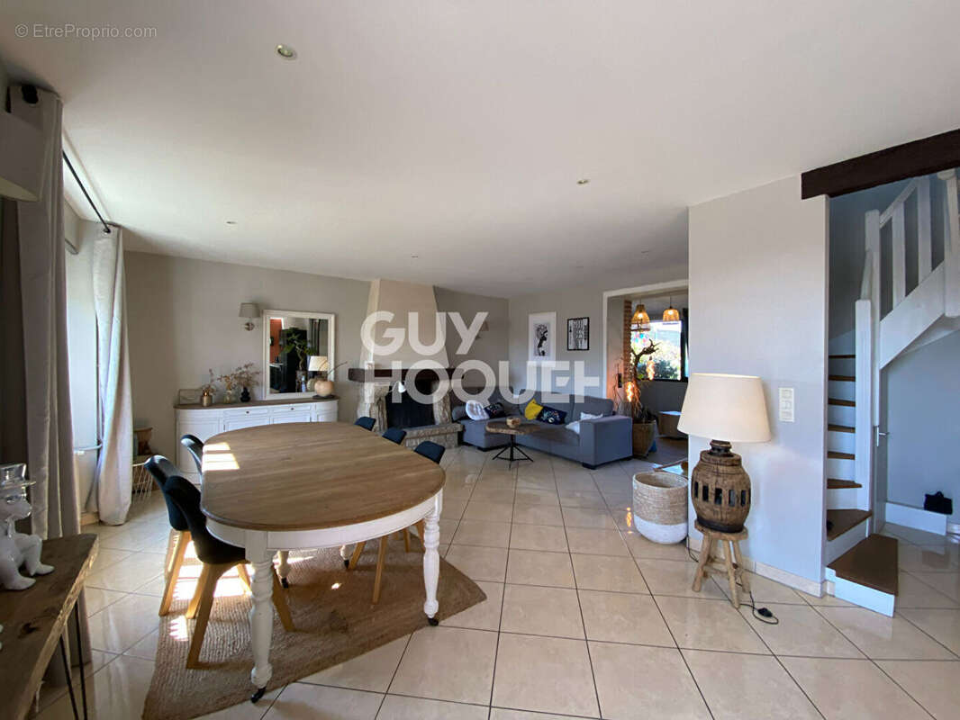 Maison à SAINT-GUINOUX